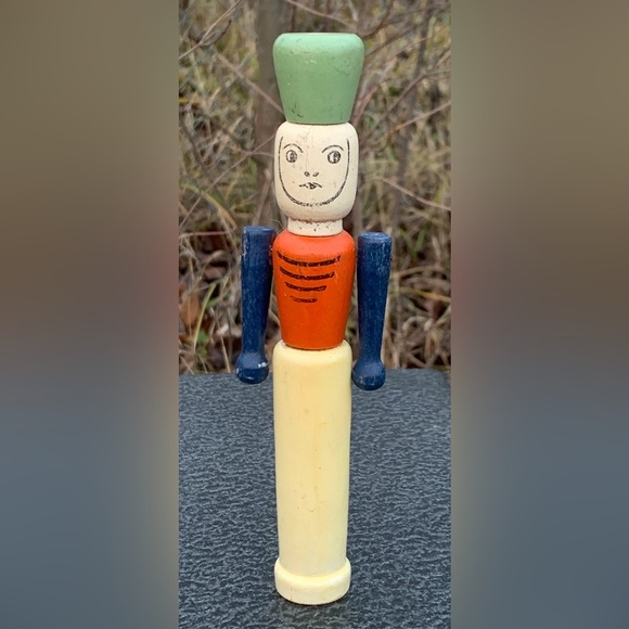 1930s Vintage Turned Wood Articulating Shoulder Joint Skittle Soldier Toy - Picture 5 of 13
